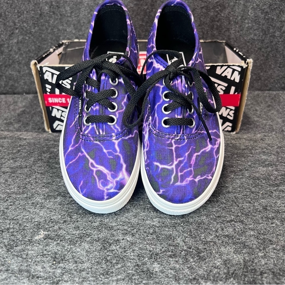 Vans Lo Pro Digi Lightening Low Top Sneaker, Purple Lightening, Kids Size 10.5